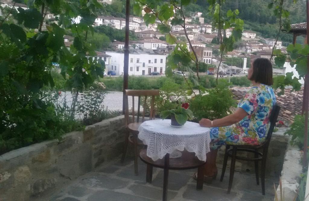 Vandrerhjem Mangalem Berat